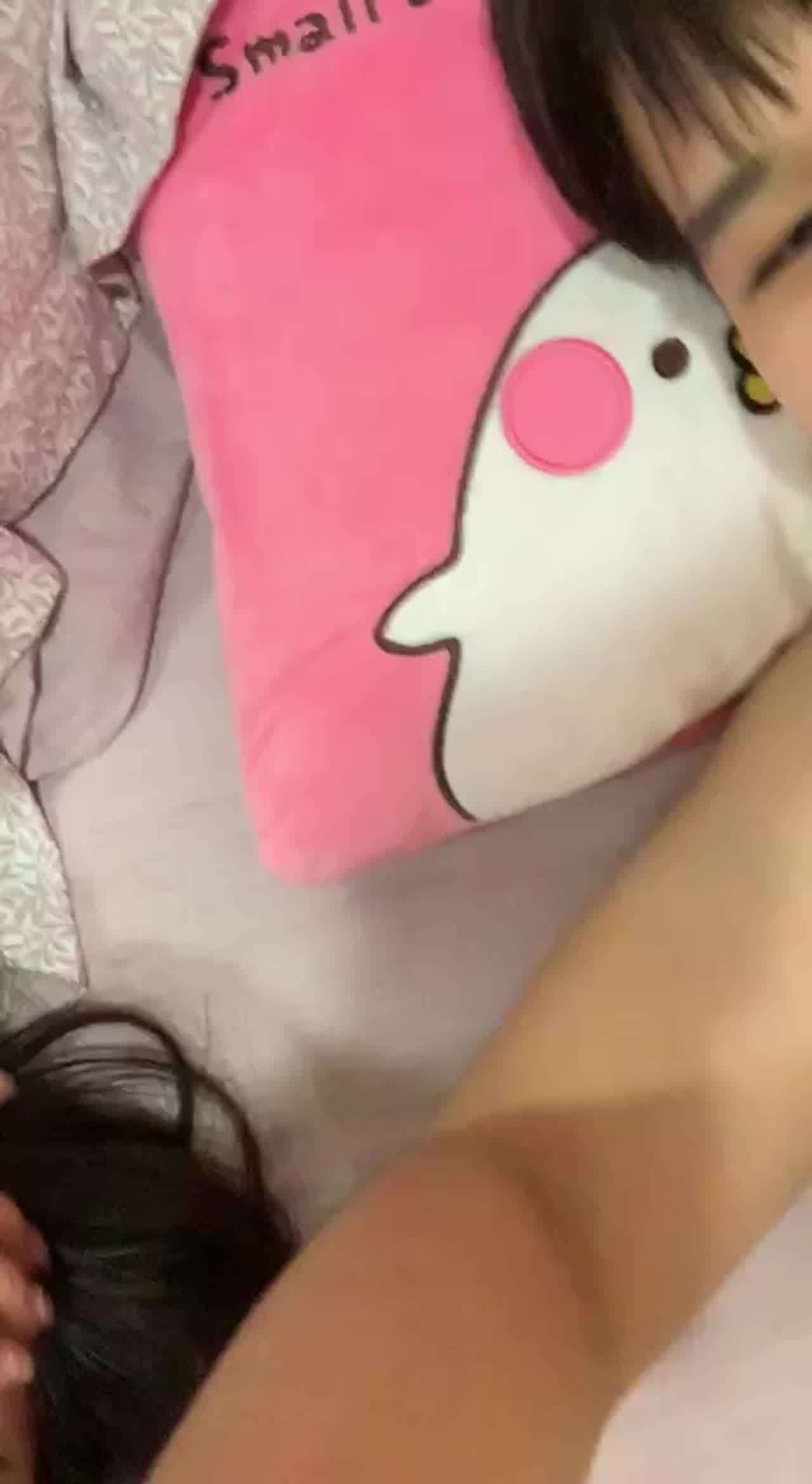  妹子享受口爆深喉，一直停不下来 的剧照6