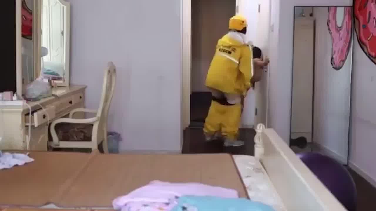  拔吊无情 外卖员精力旺盛强制性爱 的剧照3