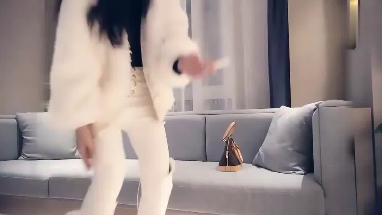  超顶嫩模人骚服务好 老公你快给我干哭了 的剧照4