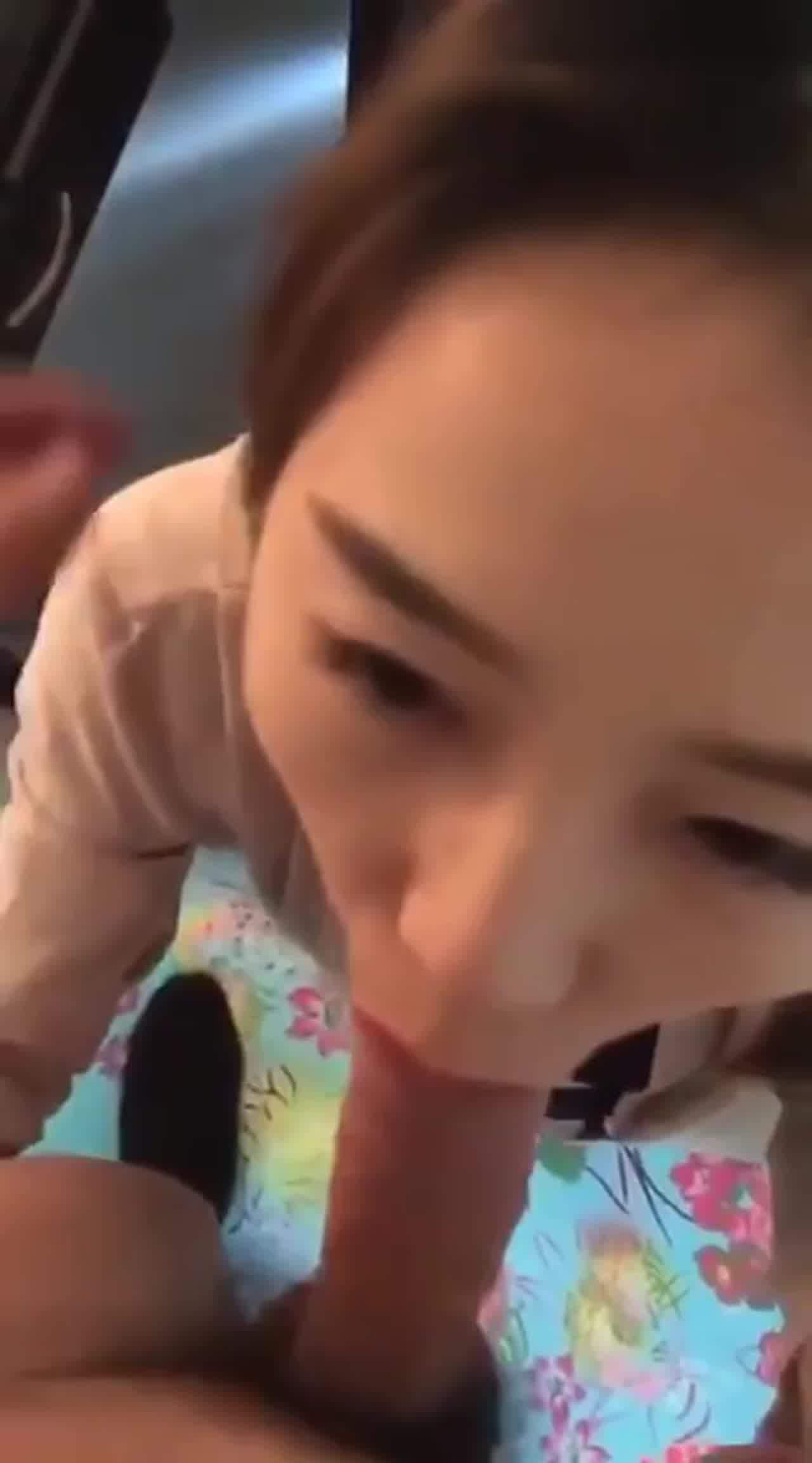  幼儿园女老师放学后帮我吹 的剧照2