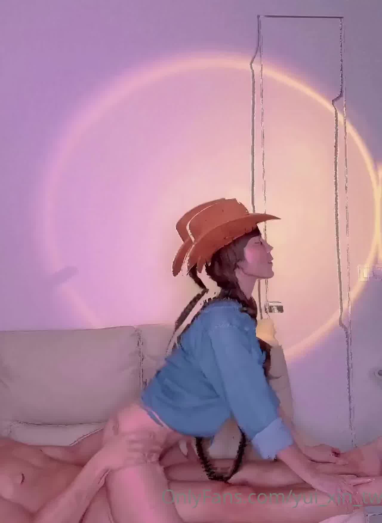  星国辛尤里 淫乱牛仔很忙的 的剧照9