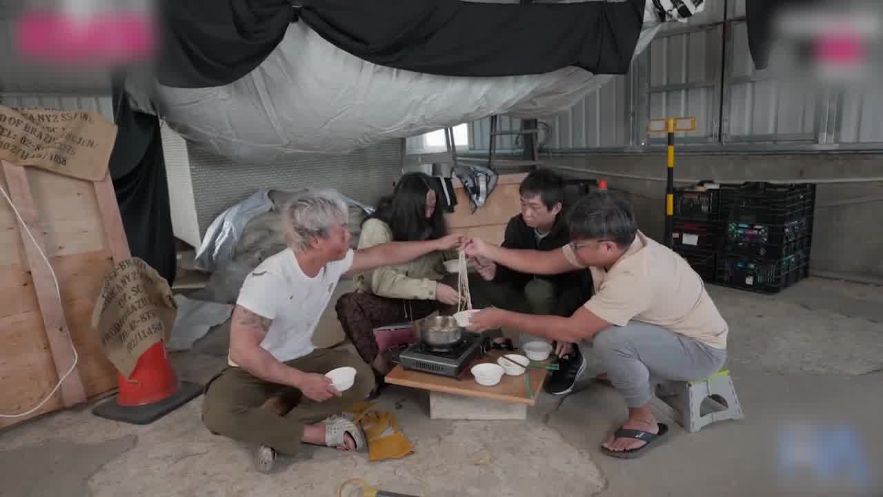  天美传媒 收留逃家女孩 解放情欲小野猫 的剧照9