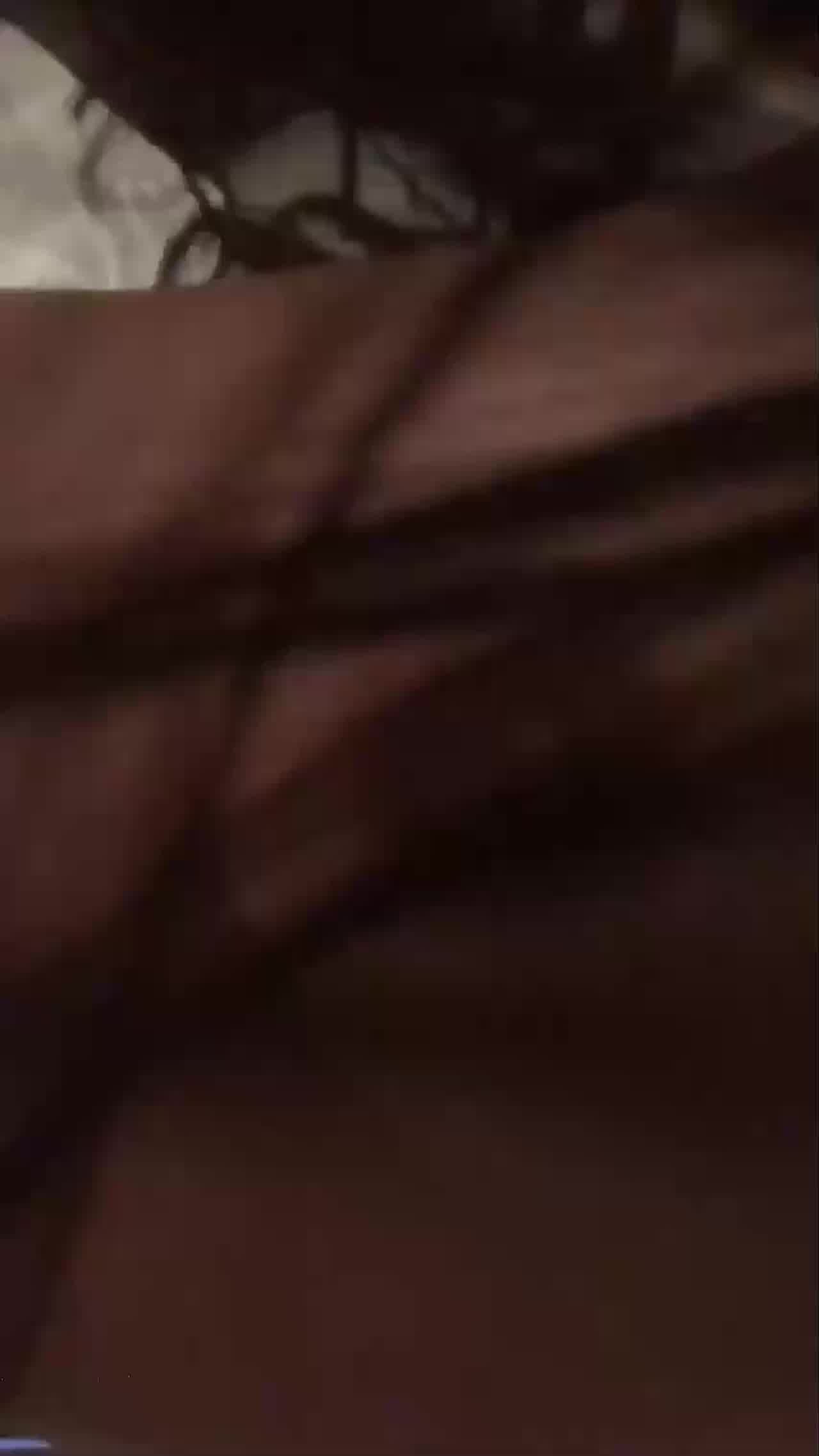  换妻4P淫荡大场面，互相艹着对方的老婆，两个男人之间的较量，妻子们也骚得叫声越发大了起来！ 的剧照6