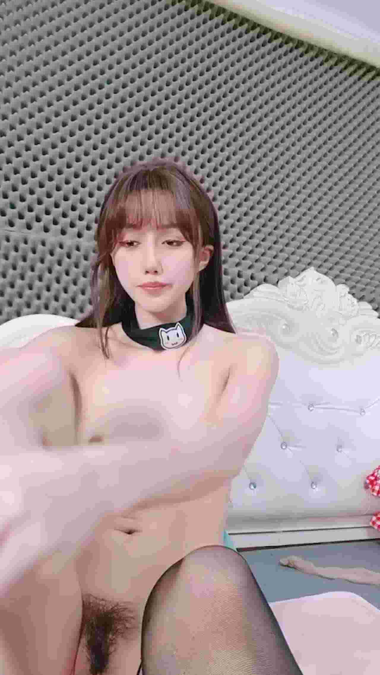  顶级车模尤物女神！黑丝长腿 道具自慰 太极品了 的剧照1