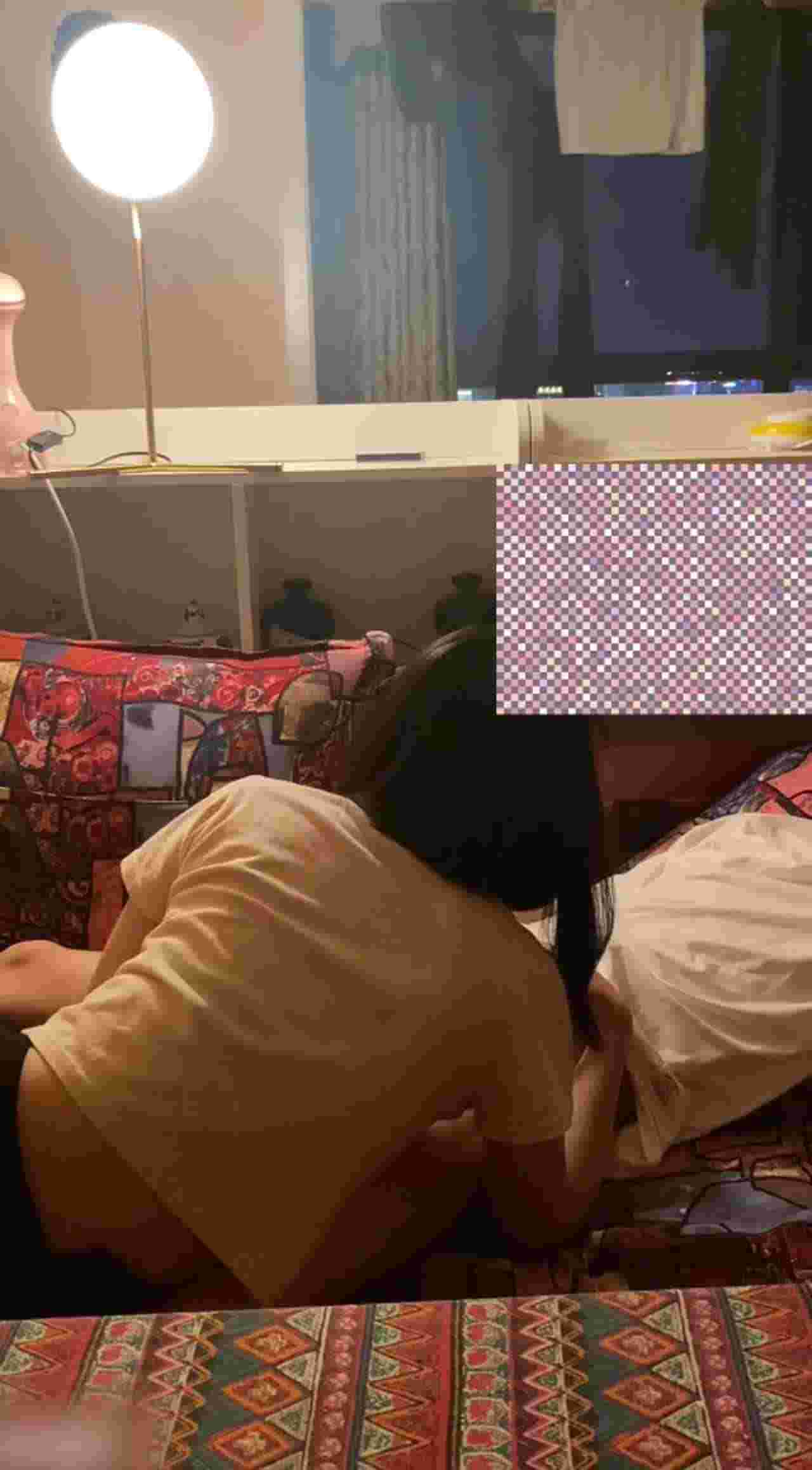  91约炮大神在家做爱不满足跑去楼梯附近 的剧照9