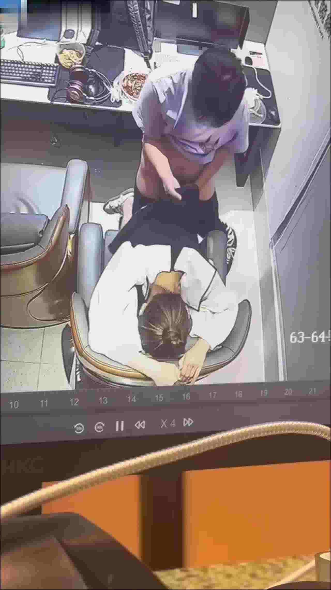  小年轻网吧直接开干丝滑后入抽插 的剧照5