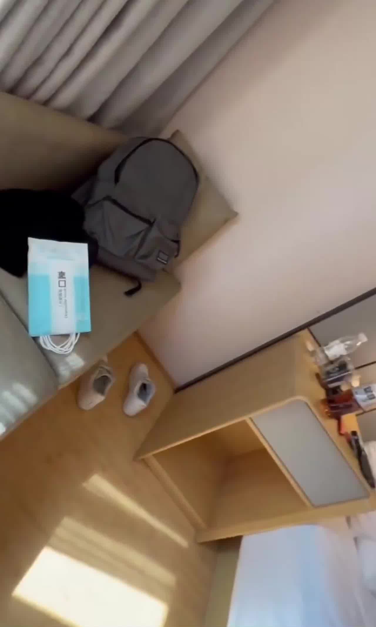  出差汉庭酒店清晨前台主动敲门送逼 的剧照3