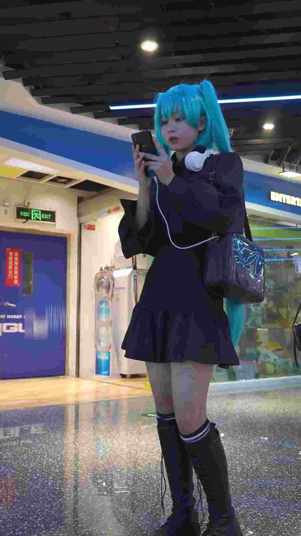  动漫展看初音未来裙底风光～ 的剧照4