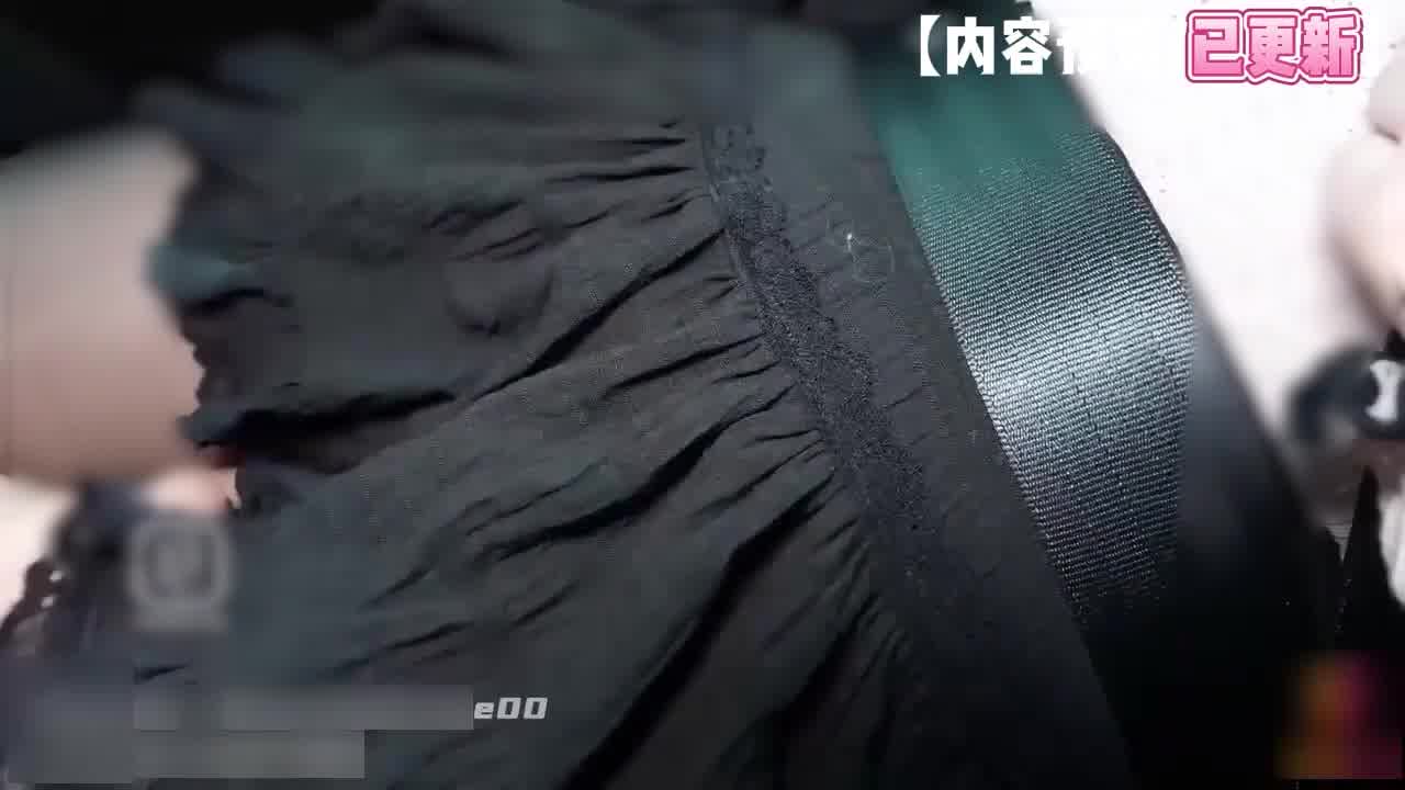  【超顶白虎❤️女神】车震无视路人开战，暴露快感香艳刺激，滚烫缴射蜜穴梅开二度，高潮颠颤爽到爆！ 的剧照4