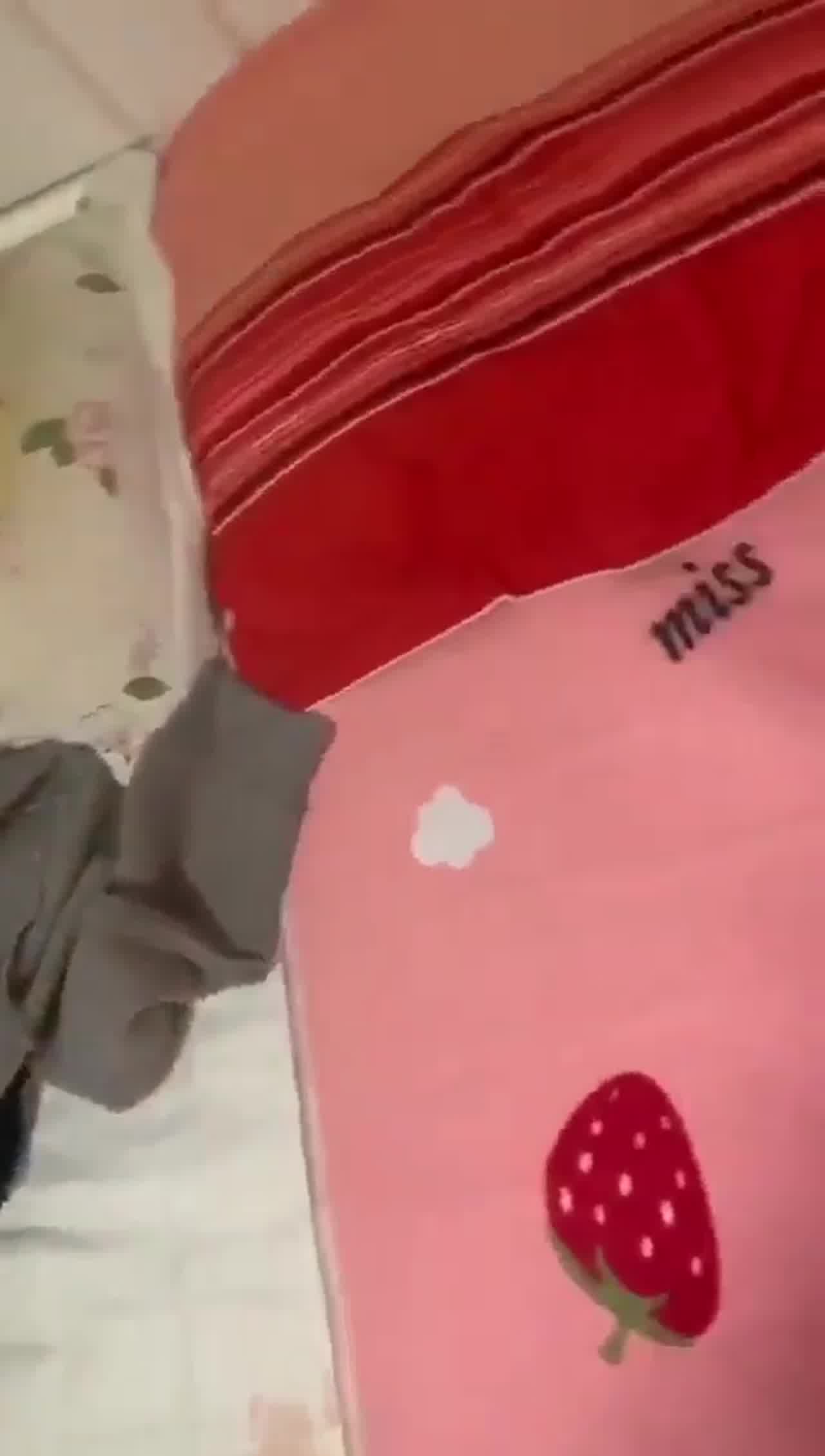  去修理手机不小心没删啪啪视频 导致流出视频 的剧照3