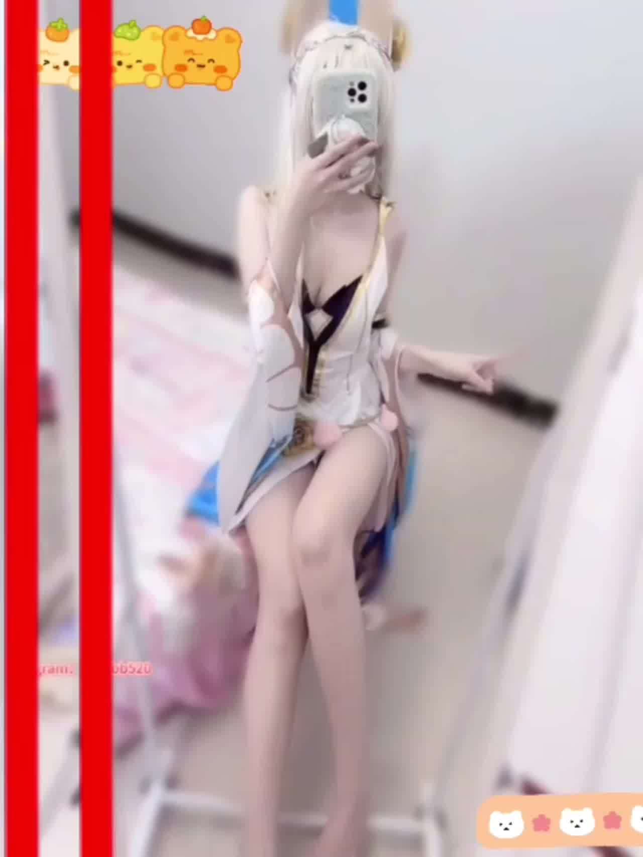  萝莉小仙秀大长腿并用道具玩弄骚穴 的剧照2