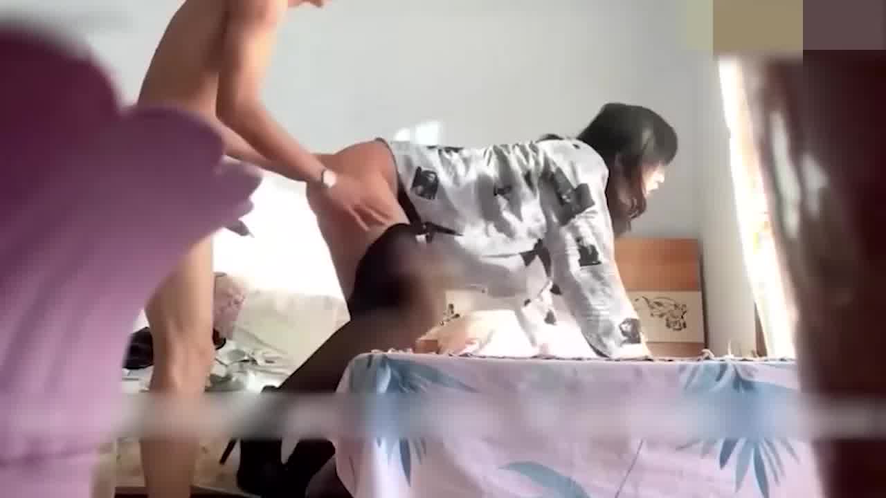  渣男真实爆料大三在读女友，骚的一批压倒姿势一插到底 的剧照7