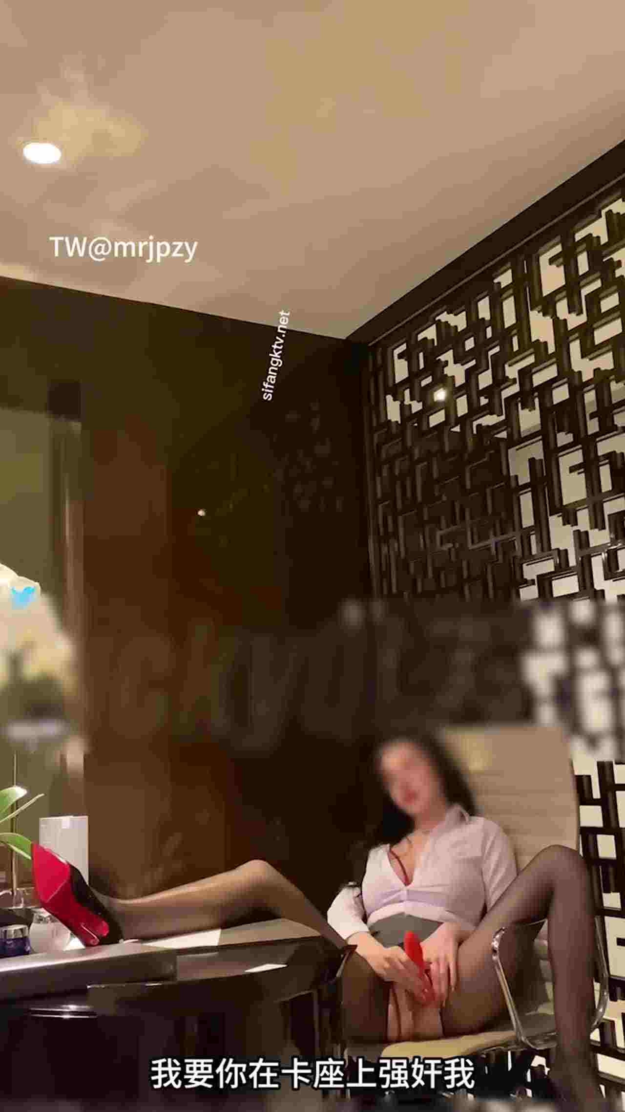  骚屄小姐姐打码诱惑 的剧照2