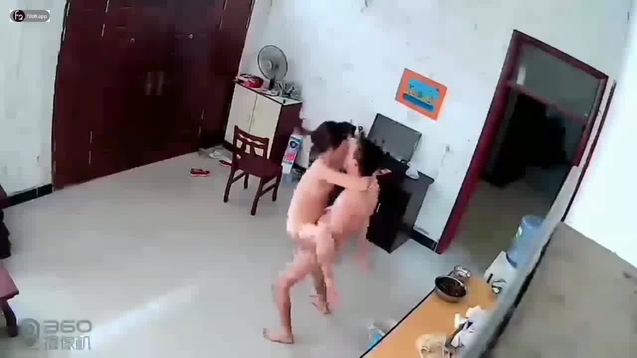  夫妻在房间火车便当太爽了 的剧照3