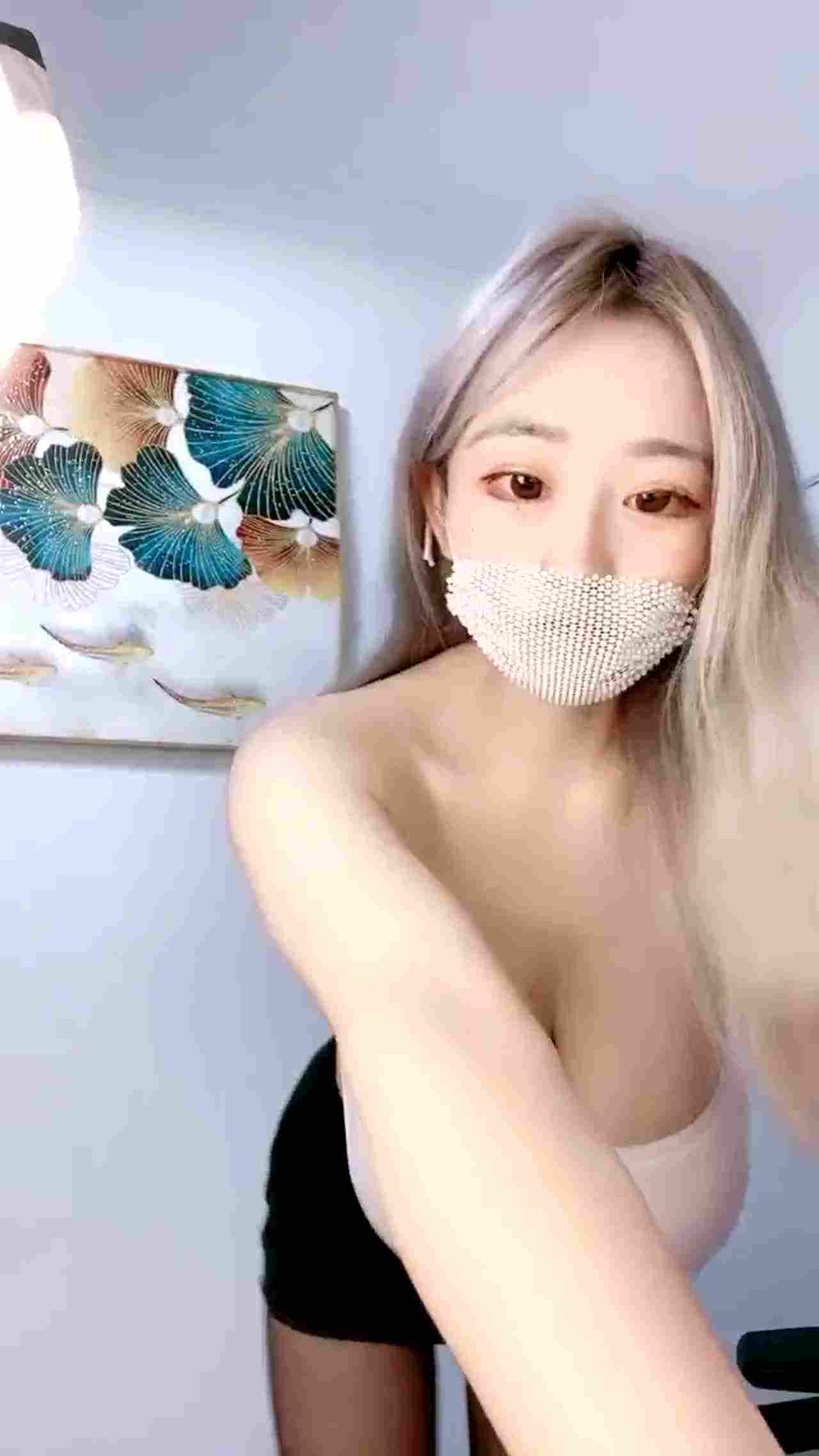  甜甜圈 无敌巨乳核弹 的剧照8