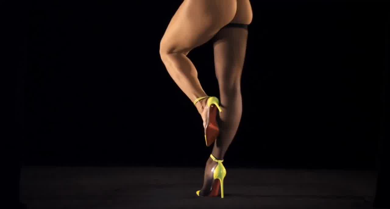  巴黎疯马秀大型裸舞表演 的剧照1