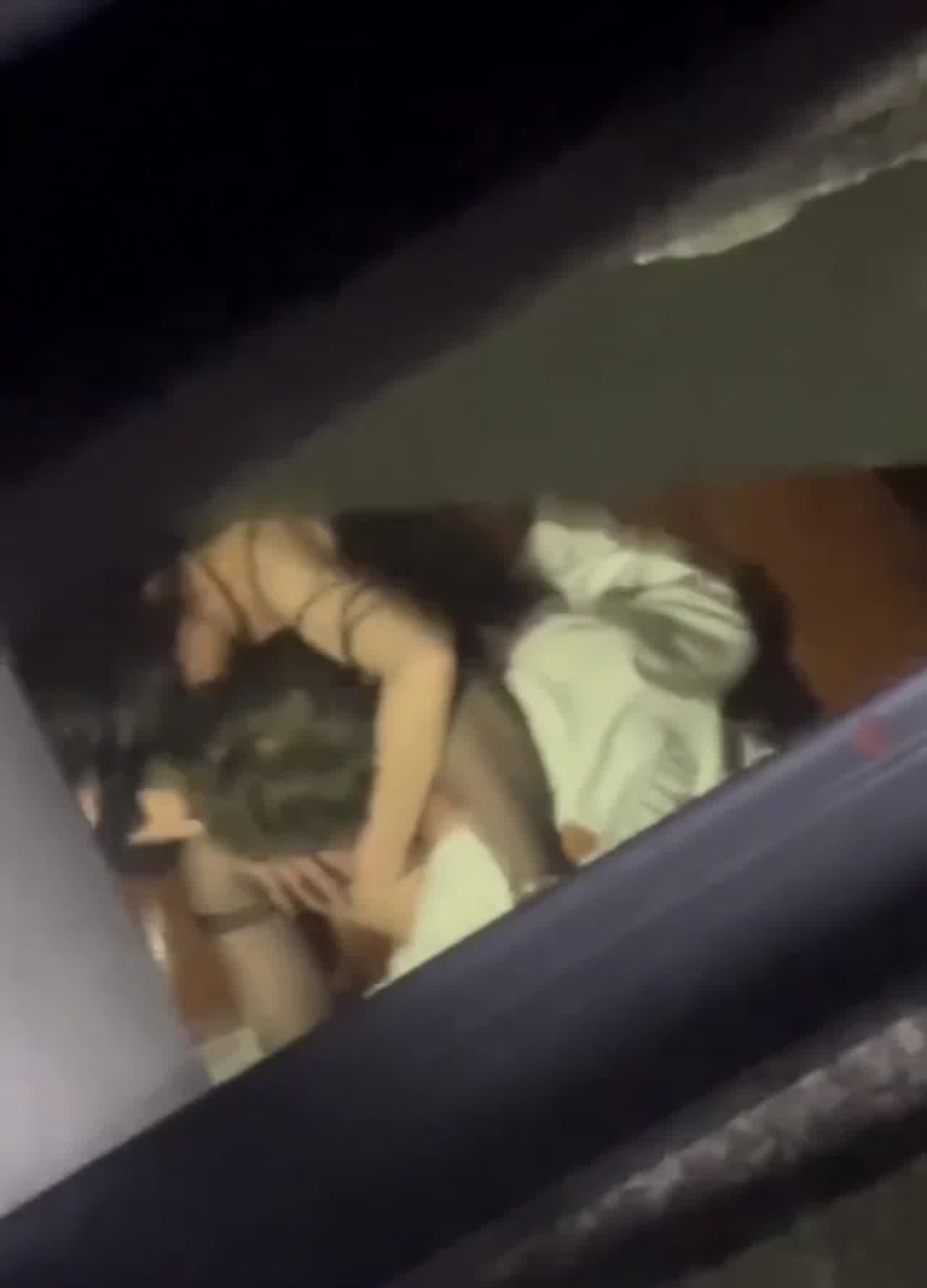  门事件 全网疯求！酒吧楼梯操逼事件 的剧照3