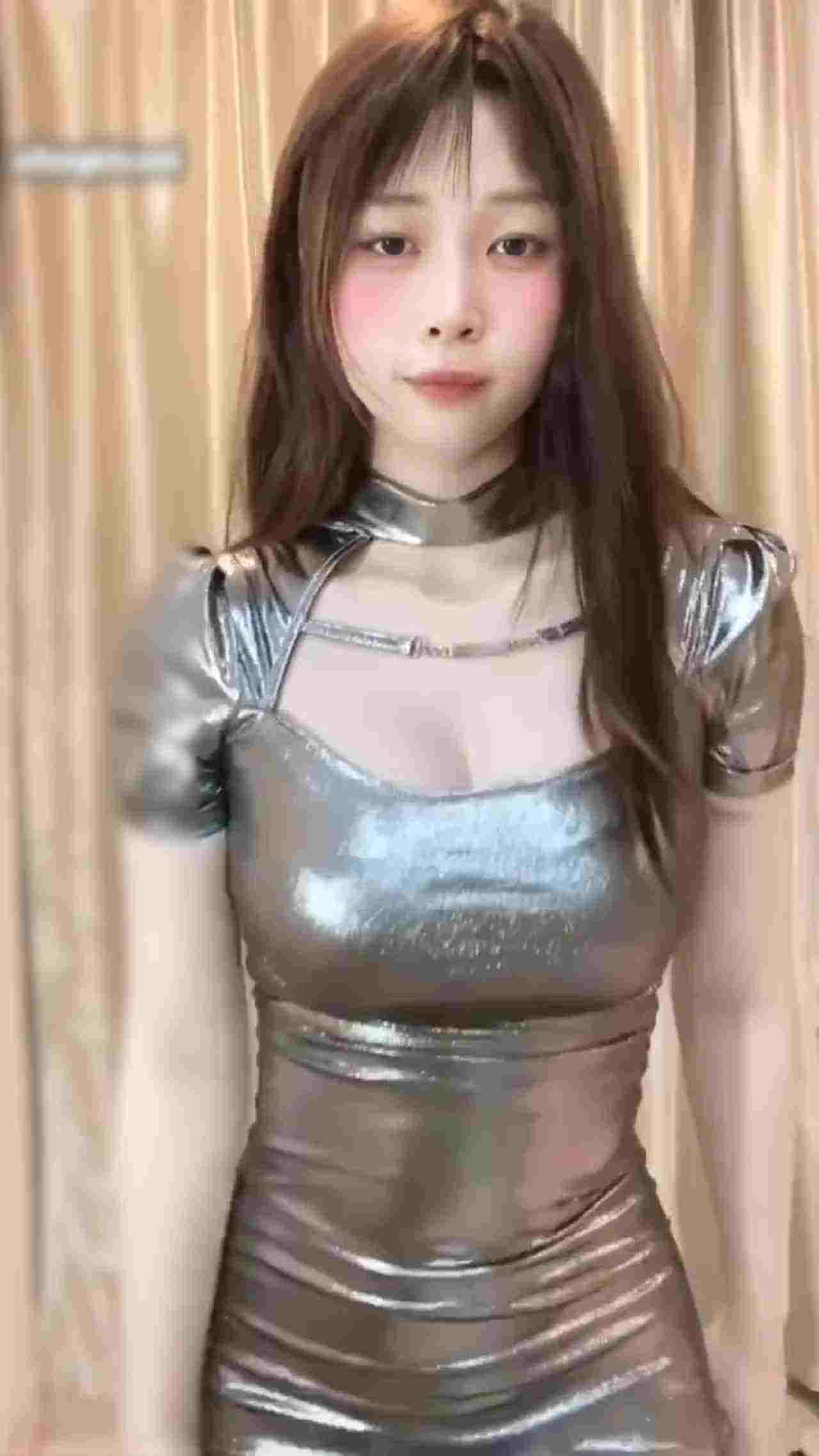  尻玩来看看青春裸舞 解解腻 的剧照4