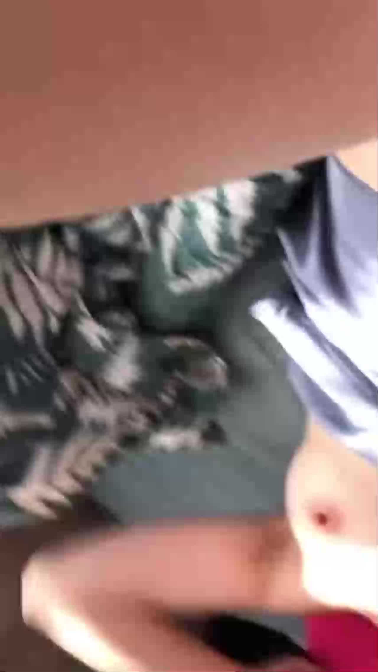  和短发良家人妻露脸做爱，‘不许拍我，听到没，_可以拍下面’，干干净净的阴穴，还没水，无套干骚货人妻！ 的剧照8