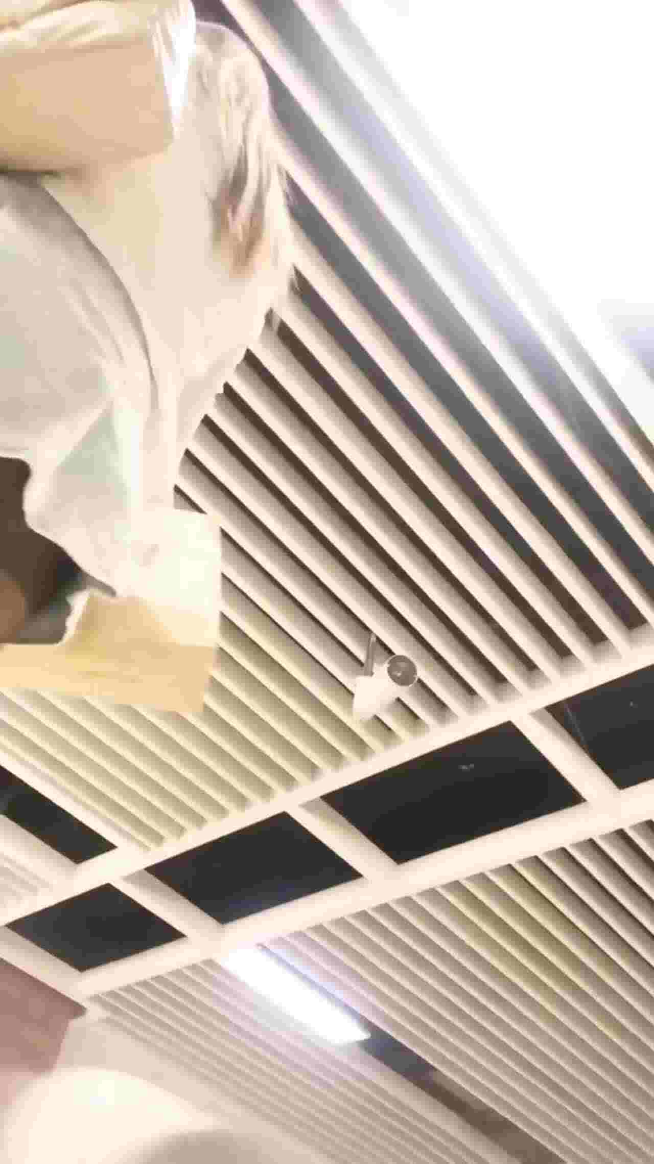  【偷拍】超市高清抄底，偷拍少妇居然没穿内裤 的剧照4