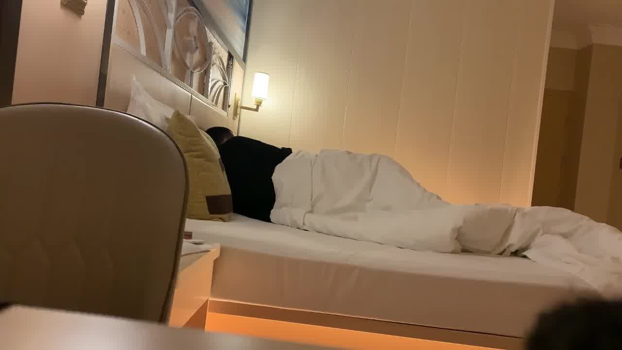  自购推特约炮大神-我操，你他妈时候把裤子脱了啊？真实强推黄头发的妹妹，各种姿势超暴力的插入 的剧照1