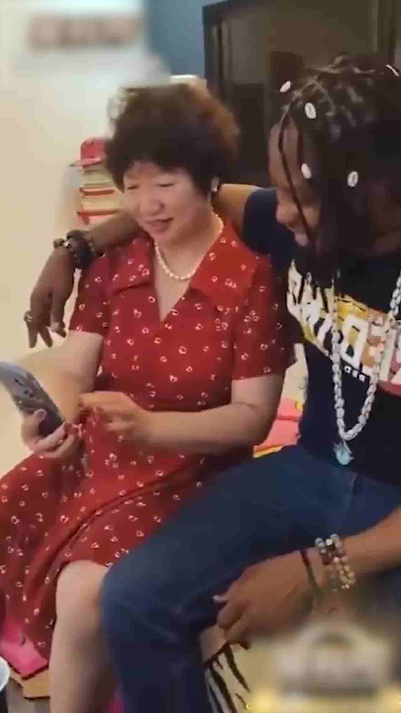  前山东大学校长 樊丽明 热衷引进非洲留学生 提出女伴制度 原来在非洲给黑人当过性奴 的剧照8