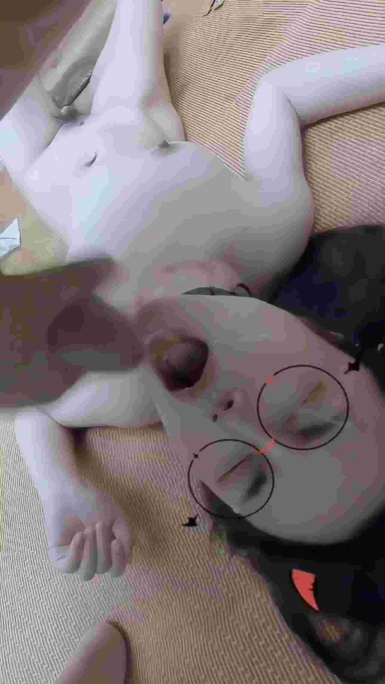  母狗户外撒尿+小母狗必须颜射!哥哥们 的剧照3