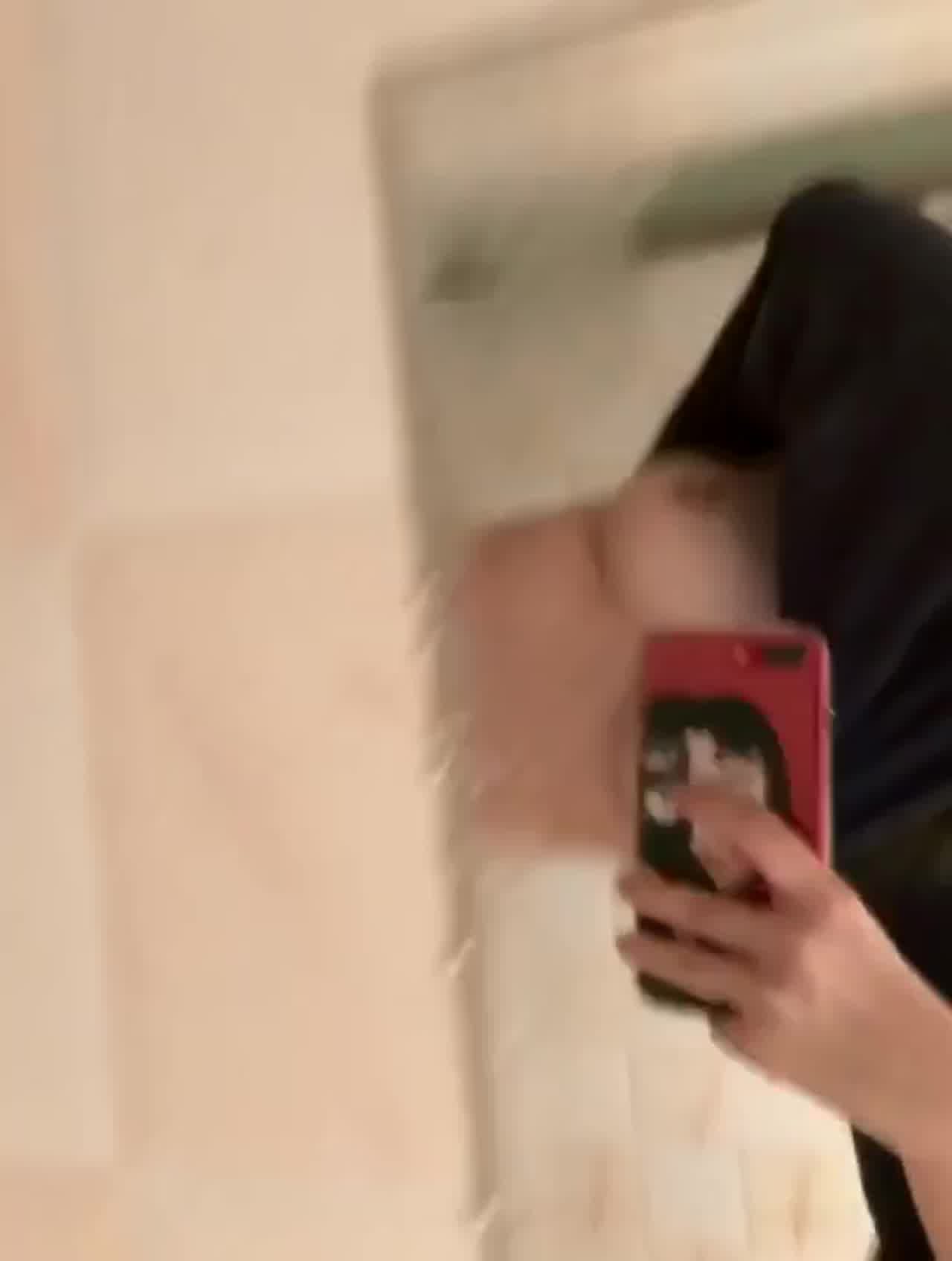  黑长直妹妹自拍美乳 的剧照1