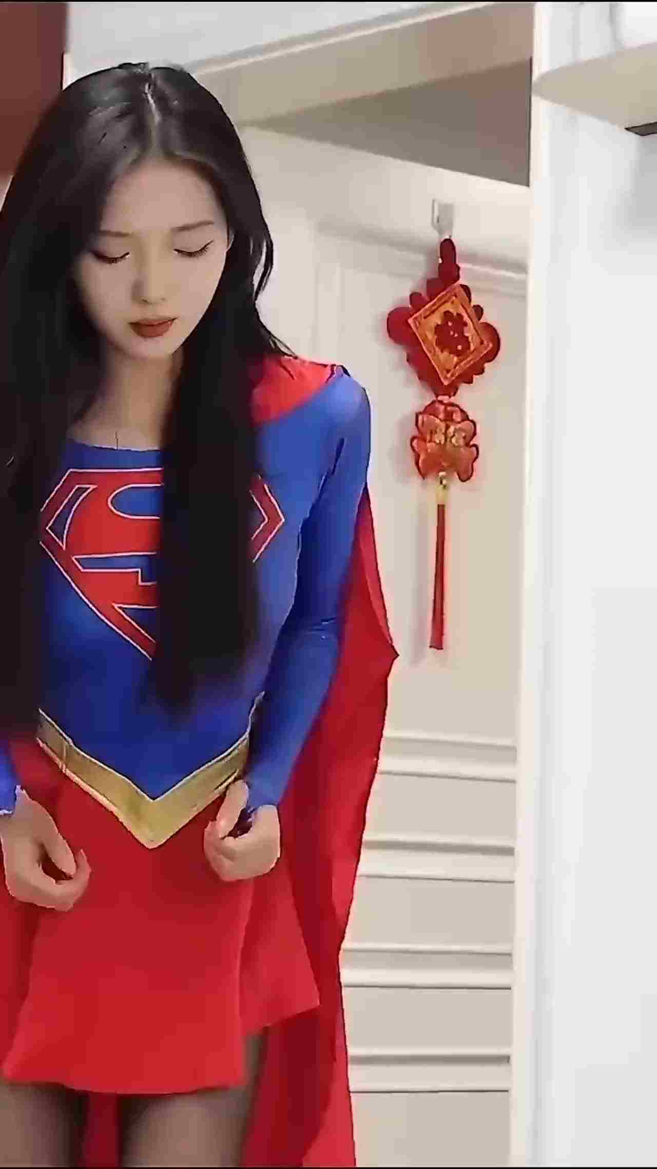  高颜质模特美女 惨遭强奸施暴狂啪啪～～ 的剧照4