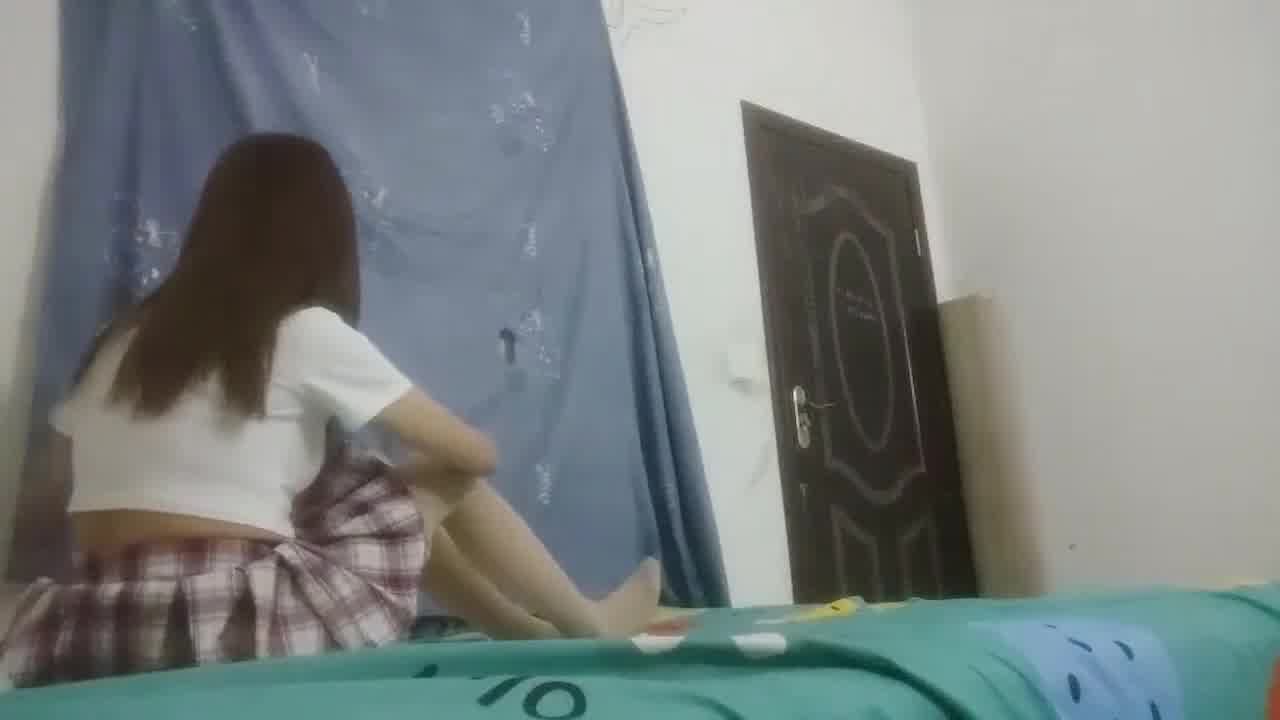  按摩店选妃，JK裙少妇，你为什么总看着干，你好坏，无套内射了。 的剧照6