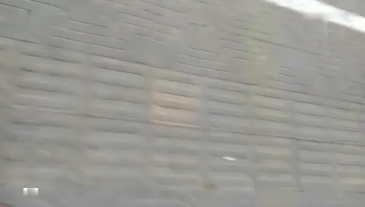  街边爱情【双响炮】性瘾发作，连续搞了两个按摩妹，尝试多个鲍鱼，次次炮响，太厉害了！ 的剧照3