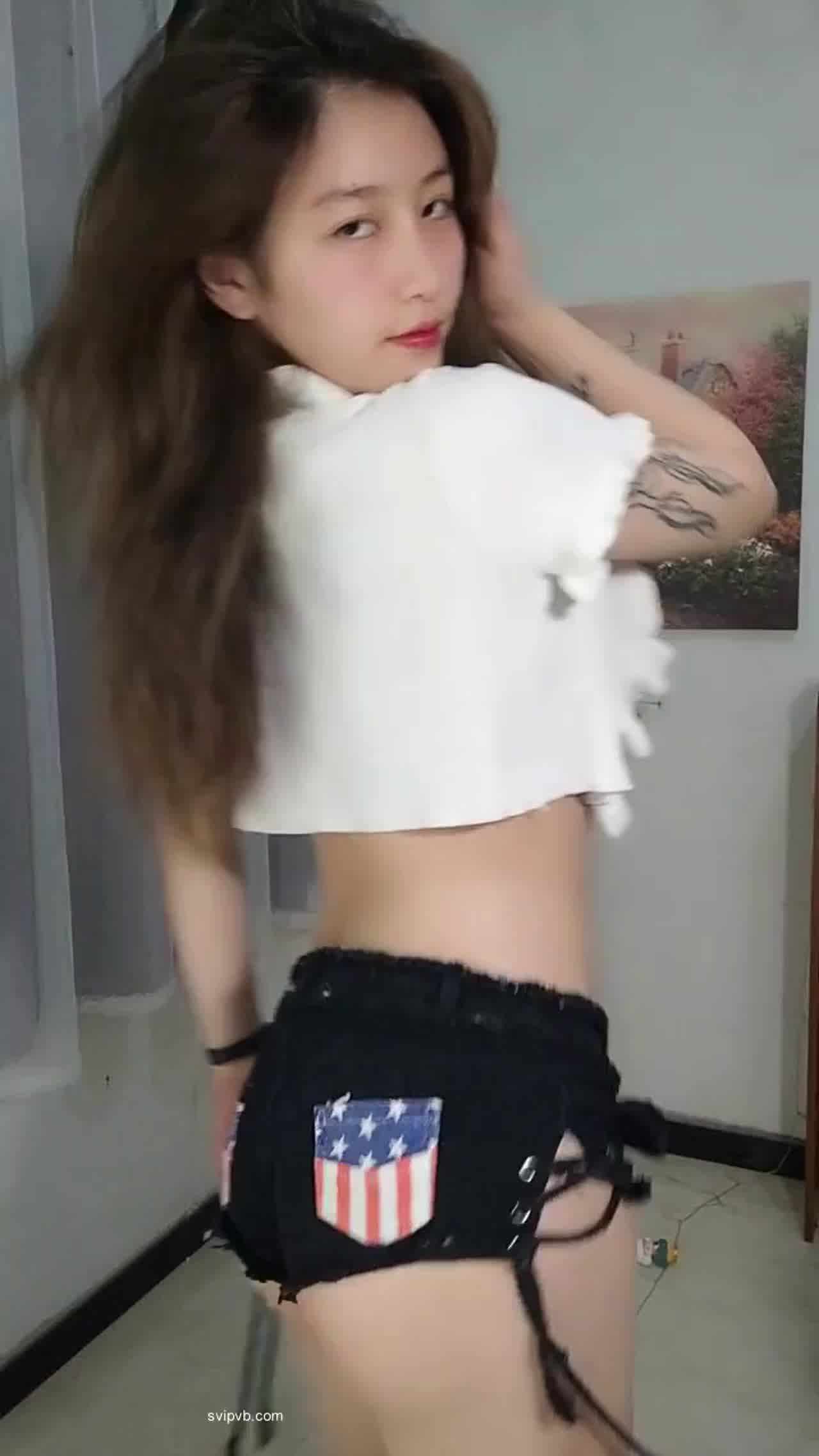  正妹热舞诱惑 的剧照1