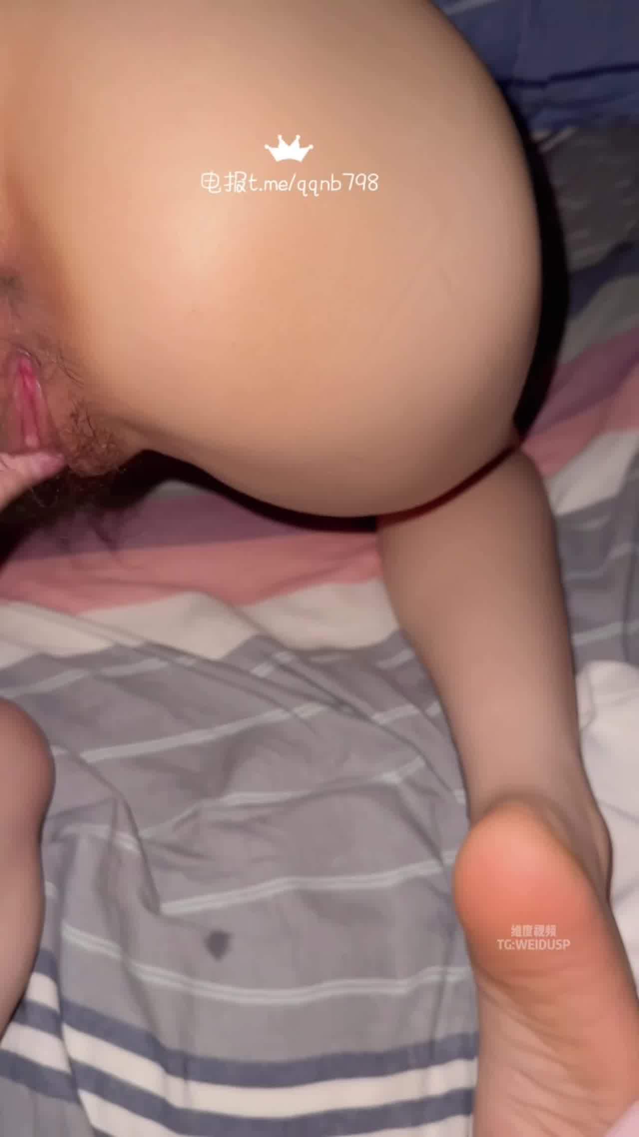  约淫荡同事带回家啪啪 的剧照8