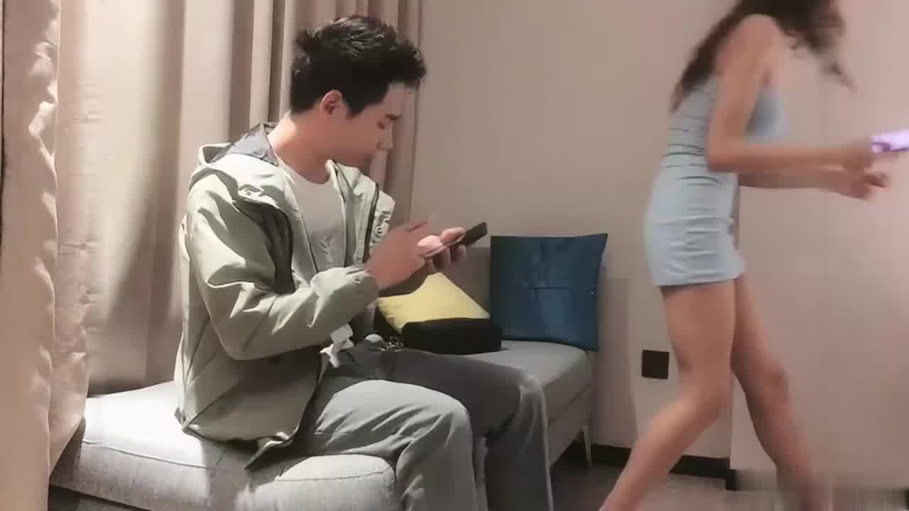  约炮偷拍骚逼少妇出轨 的剧照7