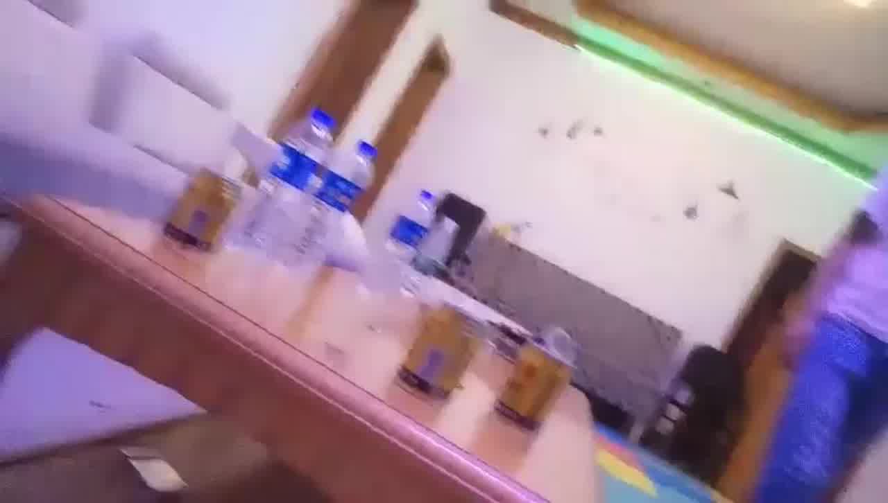  会所选妃帝王套餐全套打炮找一个喜欢的妹子到房间享受服务乖巧的妹子打炮过瘾 的剧照7