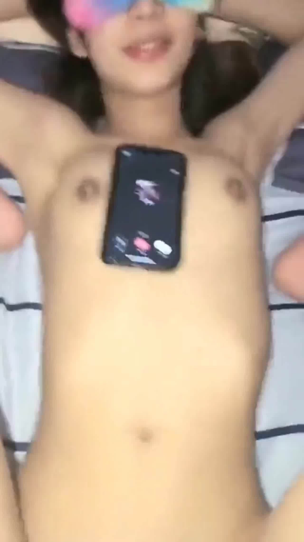  啪啪啪的时候打电话开免提超刺激 的剧照7