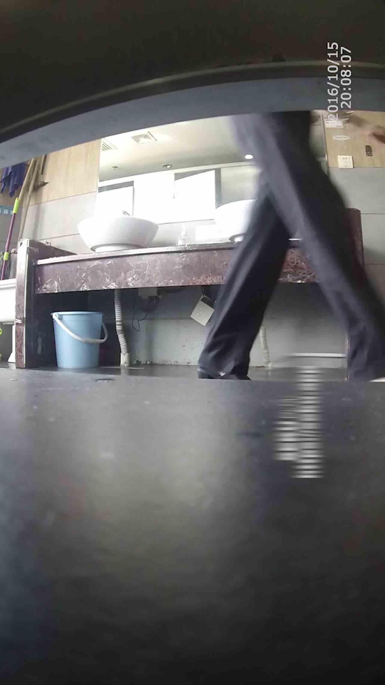  门事件 湖北省宜昌市公安局女局长上CS时竟惨遭TP❤️连尿尿模样都被看得一清二楚！ 的剧照10