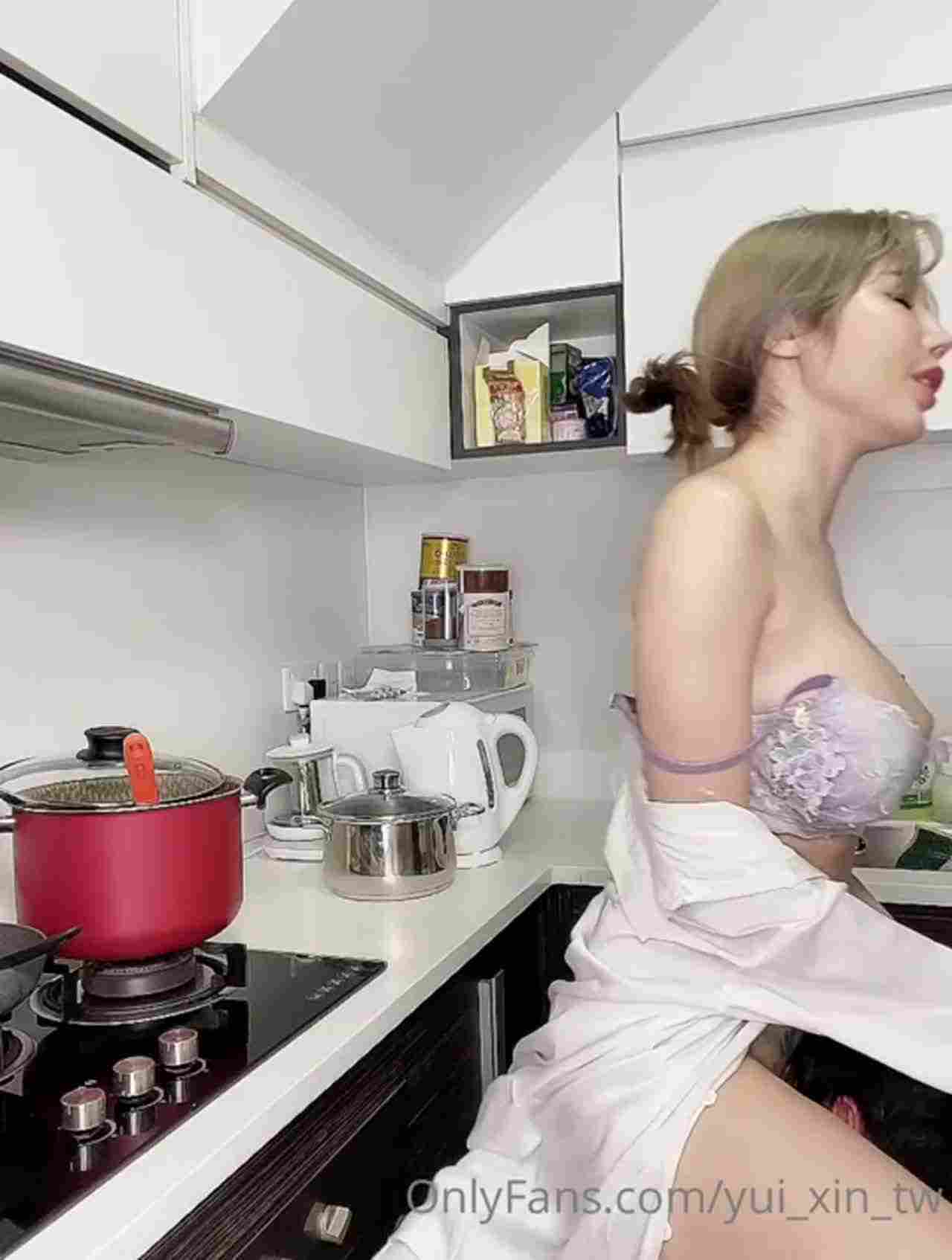  星国辛尤里 厨房正妹小厨娘 的剧照7