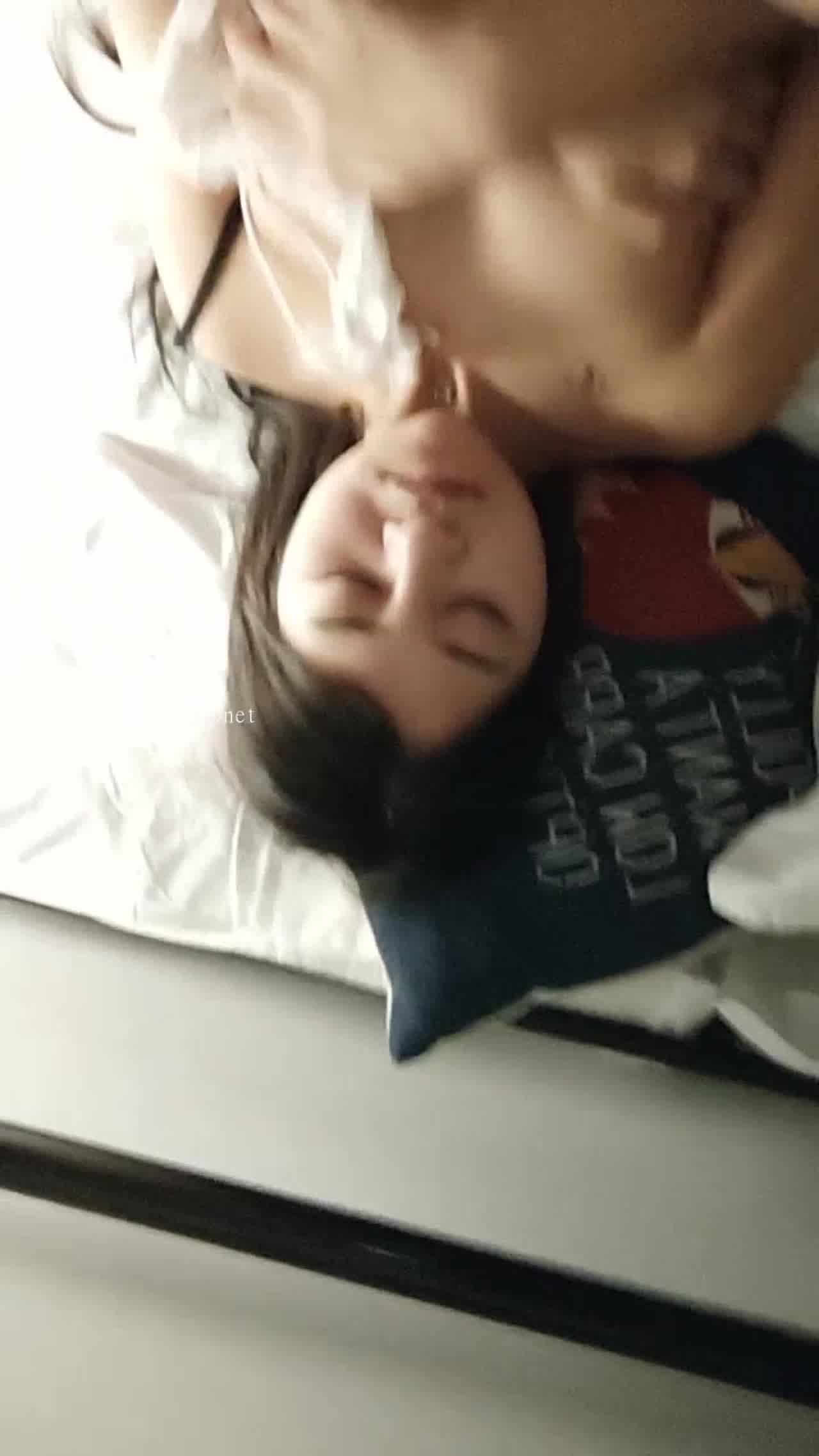  和幼儿园老师的美臀激情冲撞 的剧照8