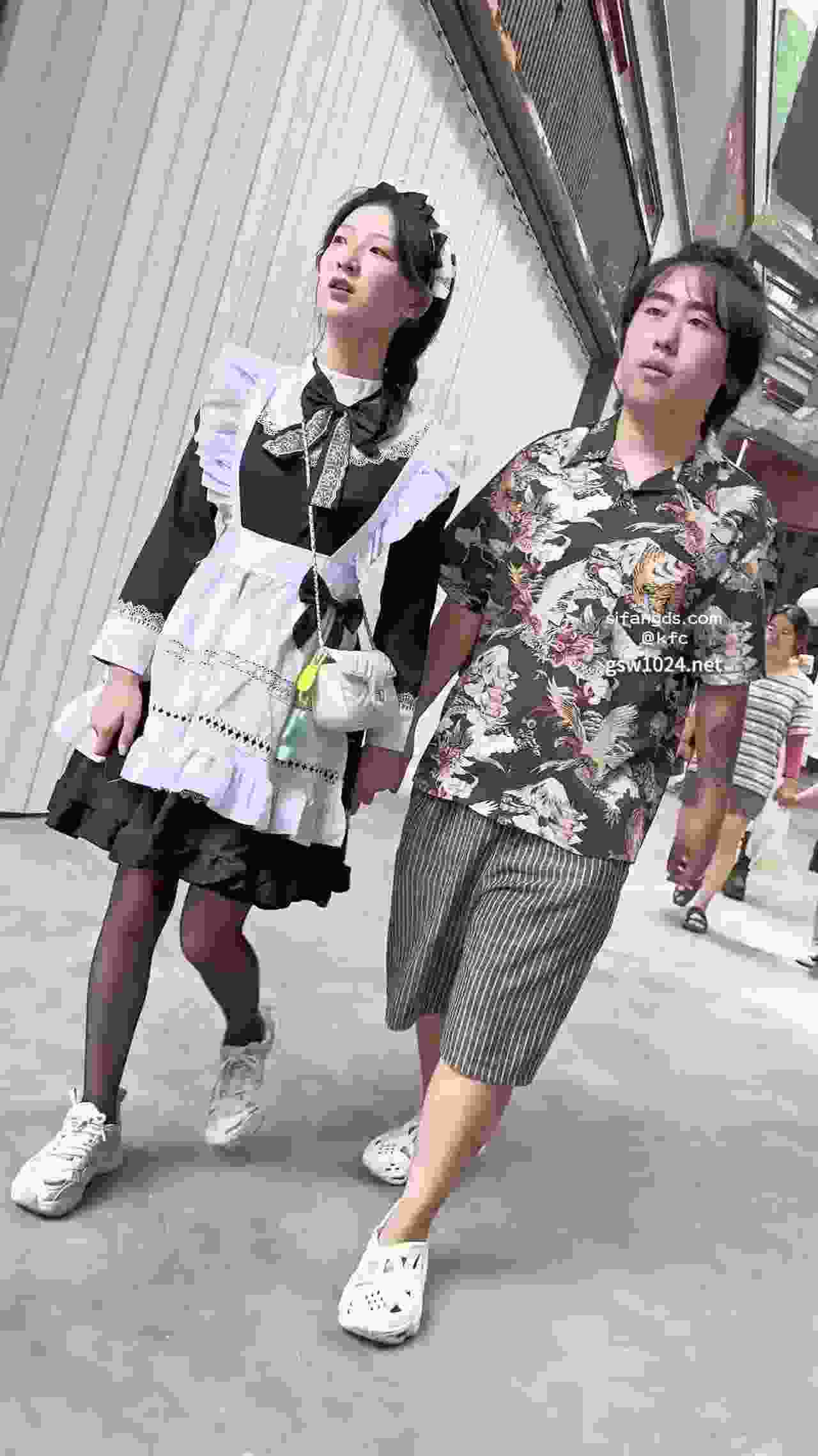  漫展遇上小女仆，连内裤都是成套的！ 的剧照2