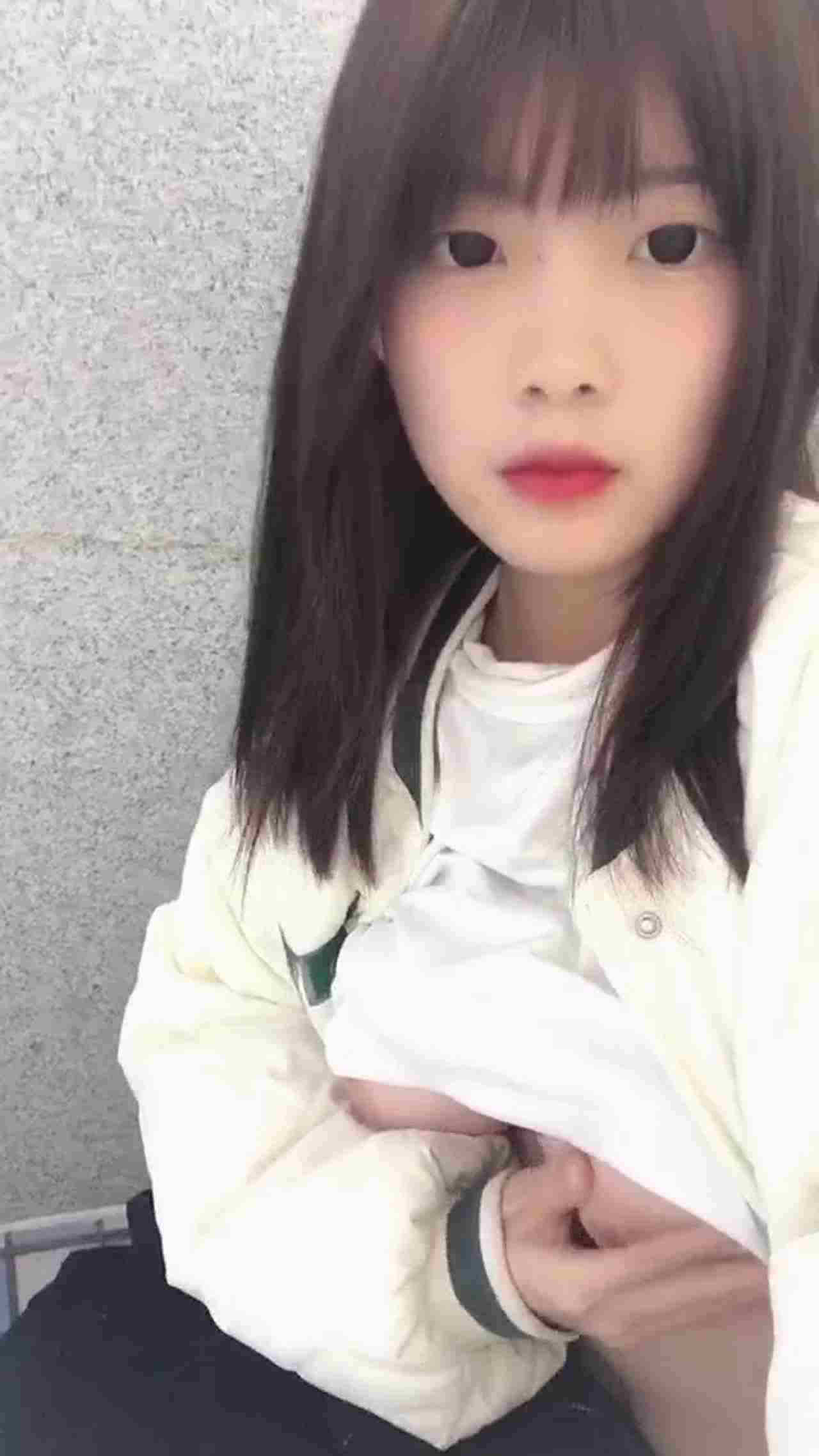  卡哇伊学生妹水手服捏奶自慰 的剧照8