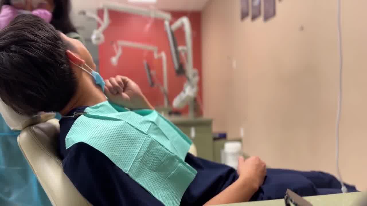  daintybabyelle 牙医看到助理忍不住硬起来 的剧照3