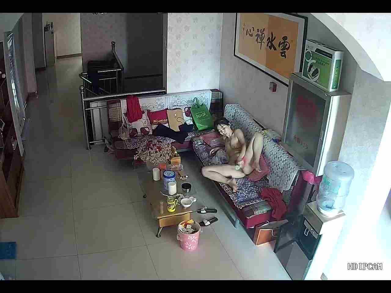  黑客监控破解_不知道这少妇用的是什么神器 的剧照8