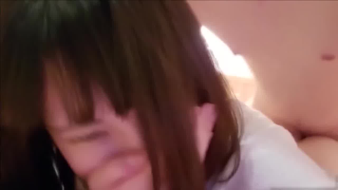  【女友穿什么】家里有人不能发出声 的剧照9