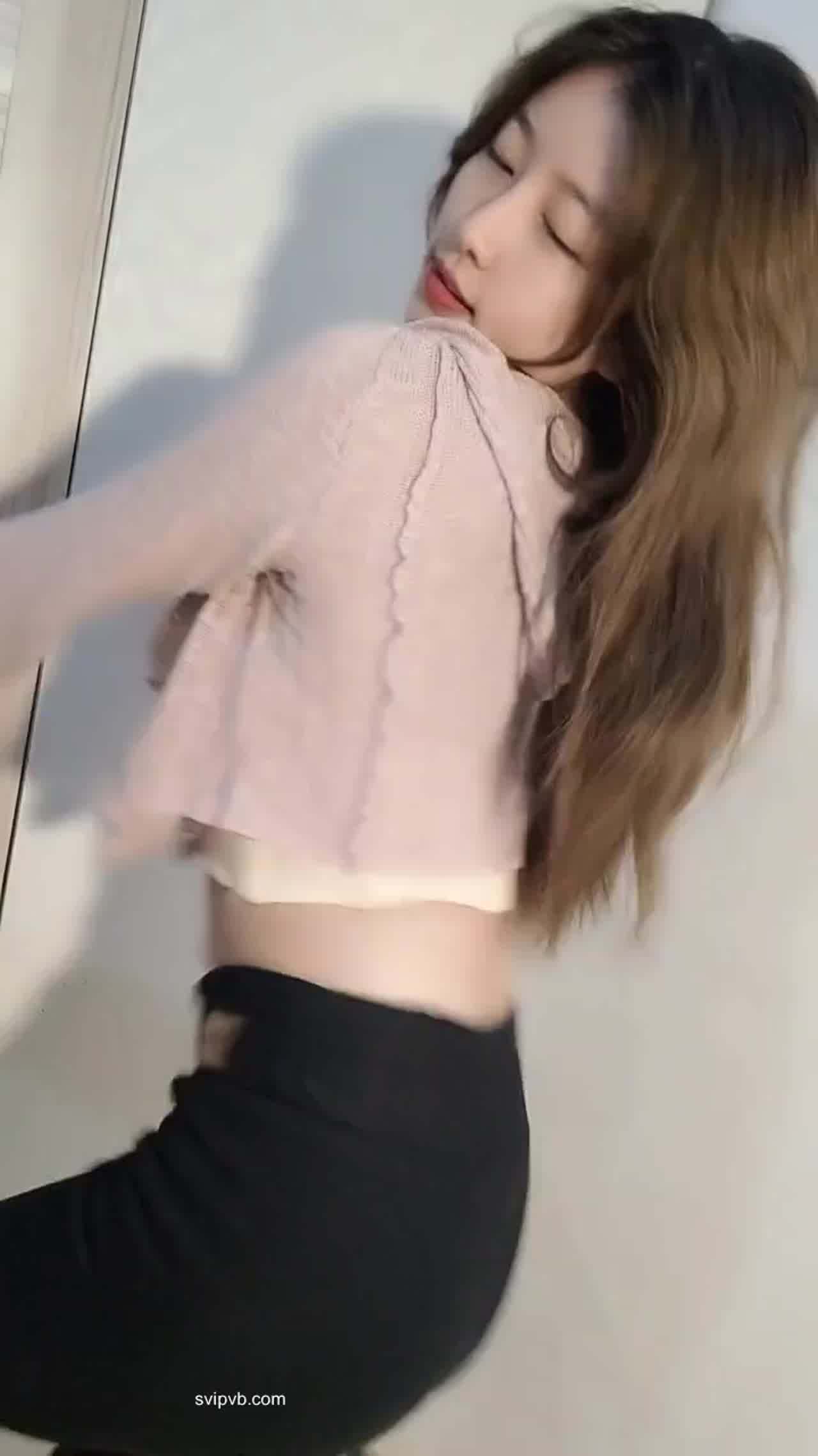  爱吃荔枝 女神诱惑舞蹈 的剧照6