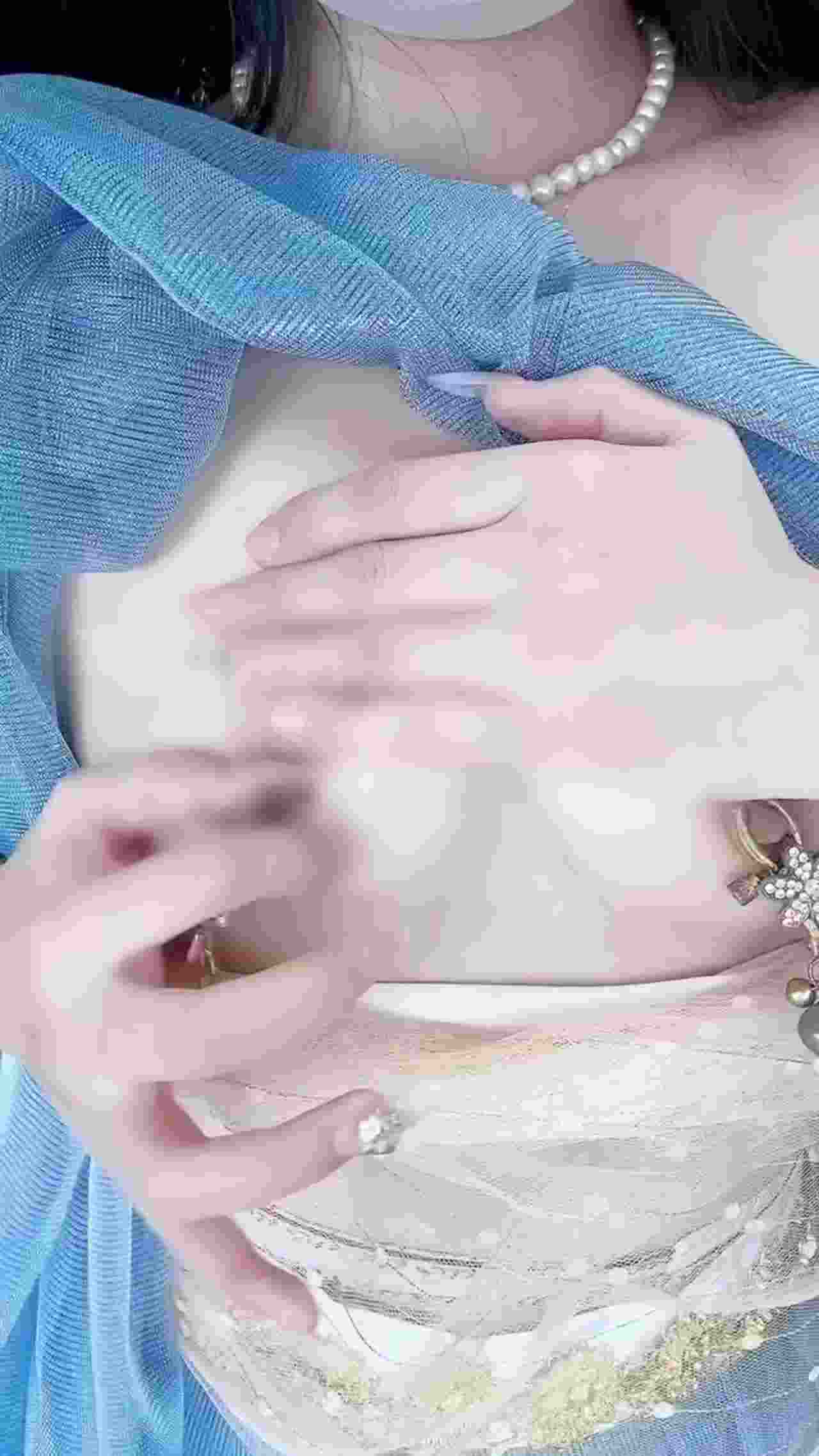  炮机双插 菊花潮喷 的剧照6