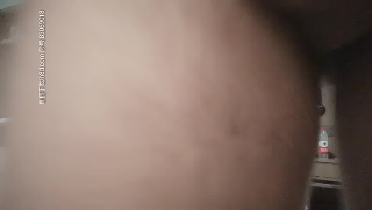  腼腆眼镜小哥1200元单挑气质少妇，搞坏了3个套套也没射 的剧照9