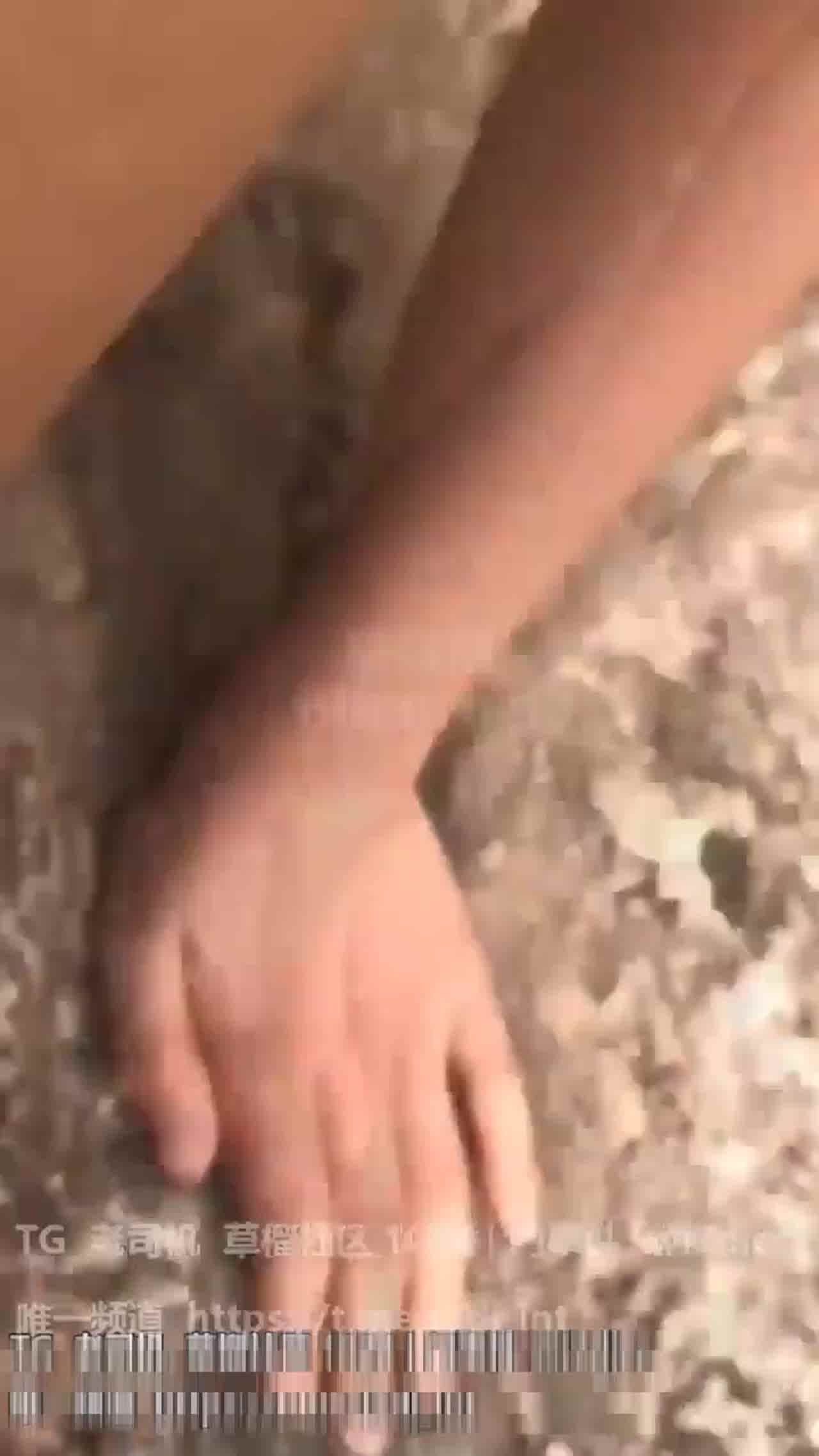  爱奇蒂门事件【浆果儿双马尾妹野外露出做爱】 的剧照10