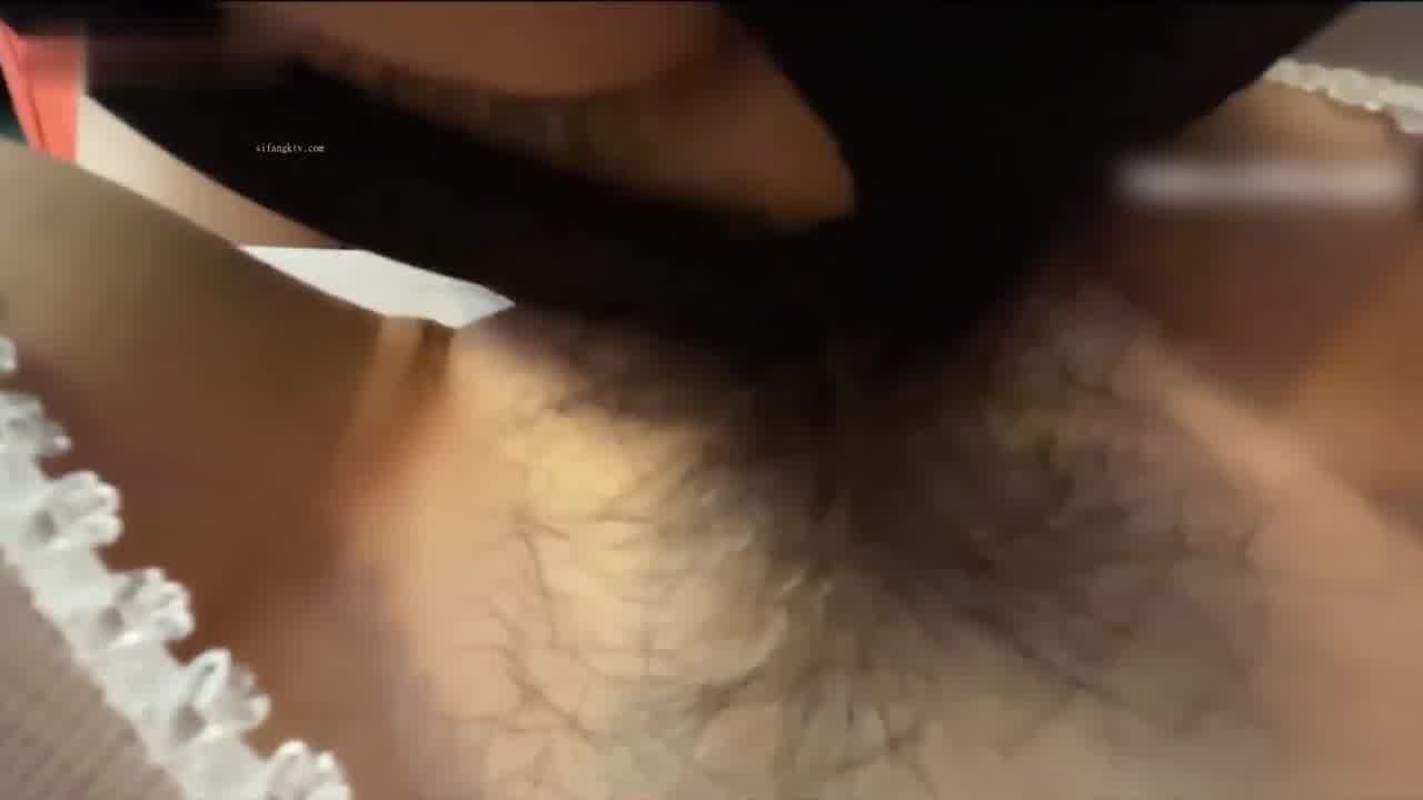  纤细苗条嫩妹『冉冉学姐』最新性爱私拍流出 激情沙发震 裹硬侧插无套爆操 的剧照7