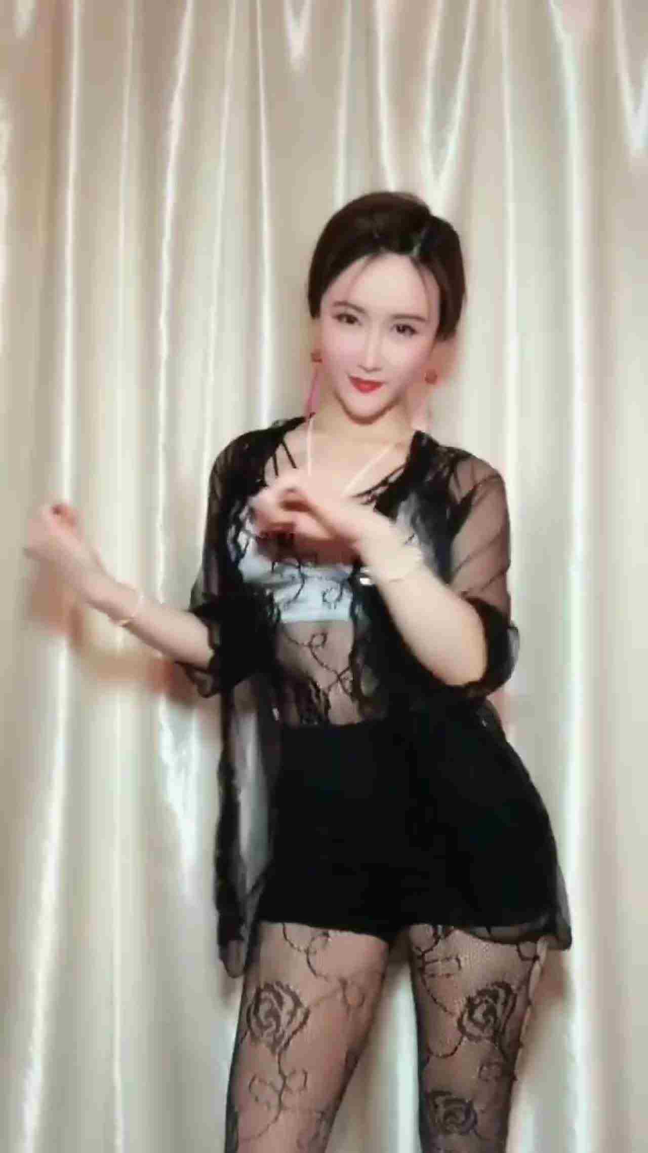  热舞热舞 的剧照9